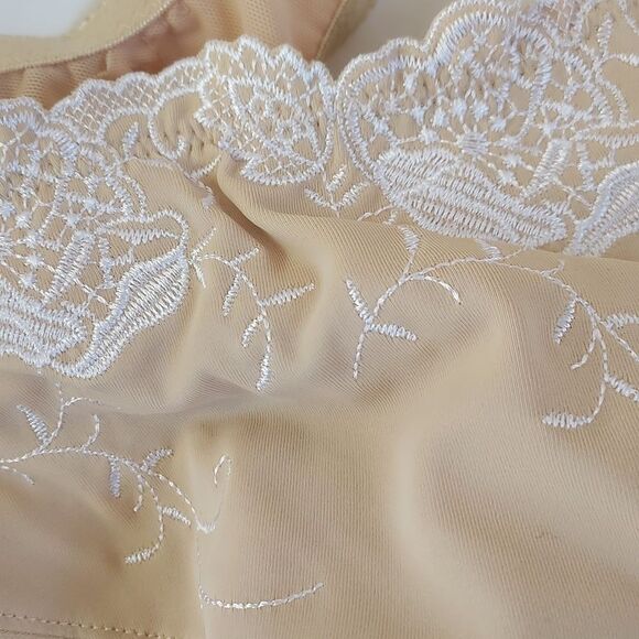 NWT Ladies Comfortchoice Nude Front Close Wireless Posture Bra Size 42D - Picture 2 of 8